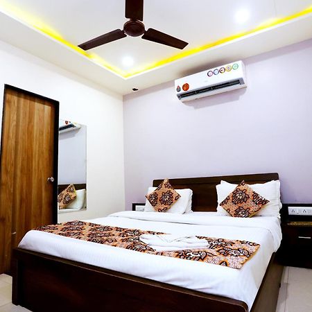 Hotel Blue Leaf Rajkot Εξωτερικό φωτογραφία