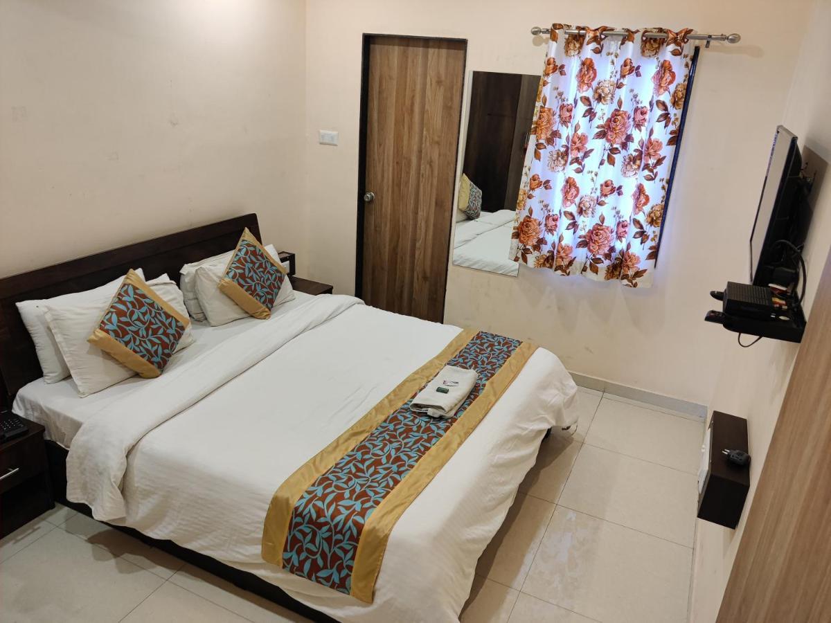 Hotel Blue Leaf Rajkot Εξωτερικό φωτογραφία