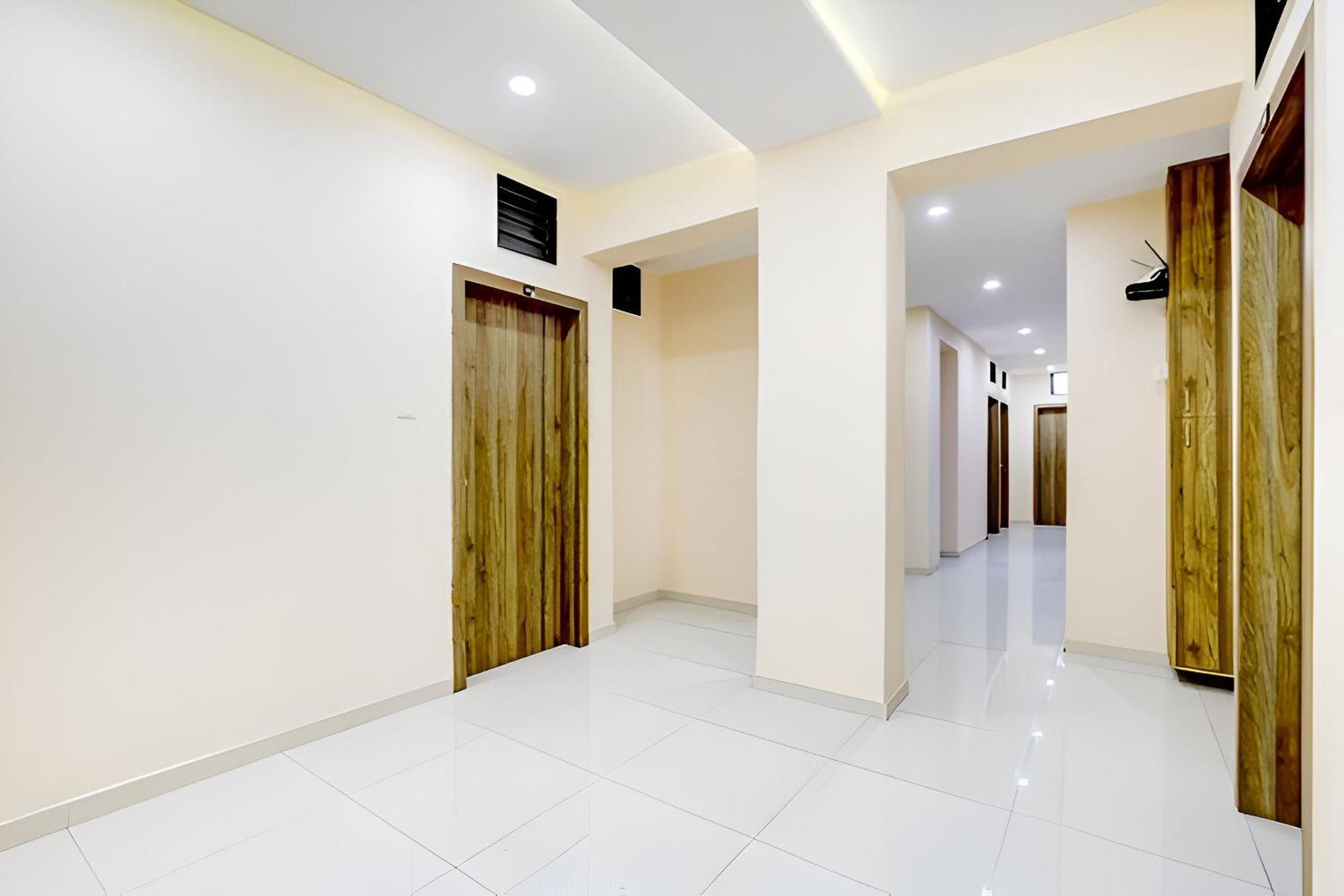Hotel Blue Leaf Rajkot Εξωτερικό φωτογραφία