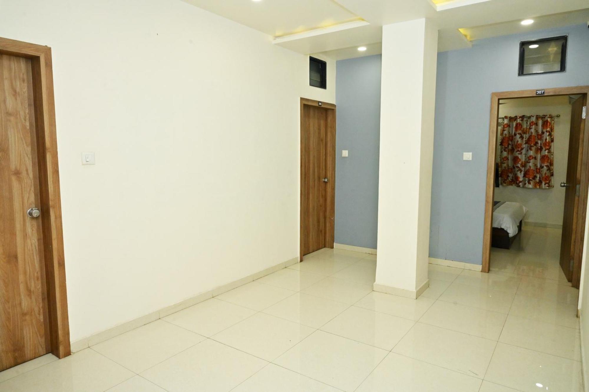Hotel Blue Leaf Rajkot Εξωτερικό φωτογραφία