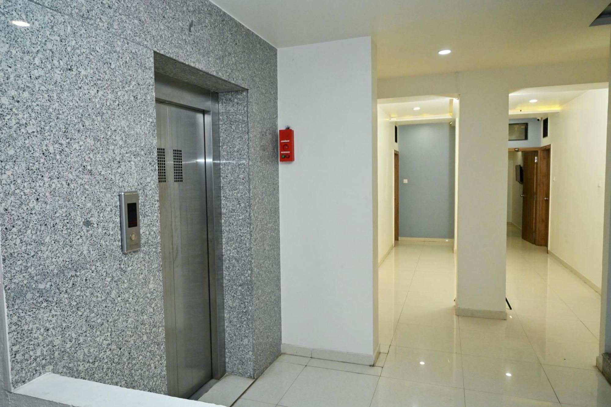 Hotel Blue Leaf Rajkot Εξωτερικό φωτογραφία