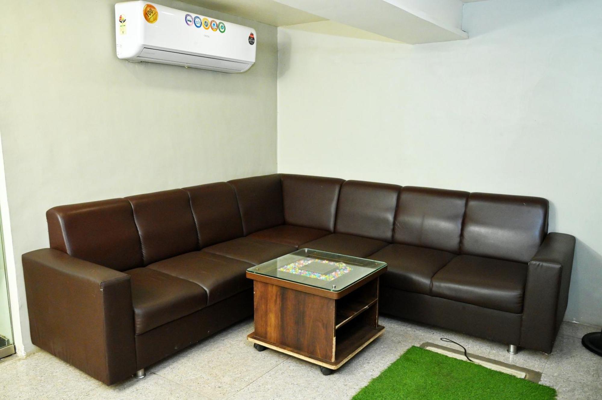 Hotel Blue Leaf Rajkot Εξωτερικό φωτογραφία
