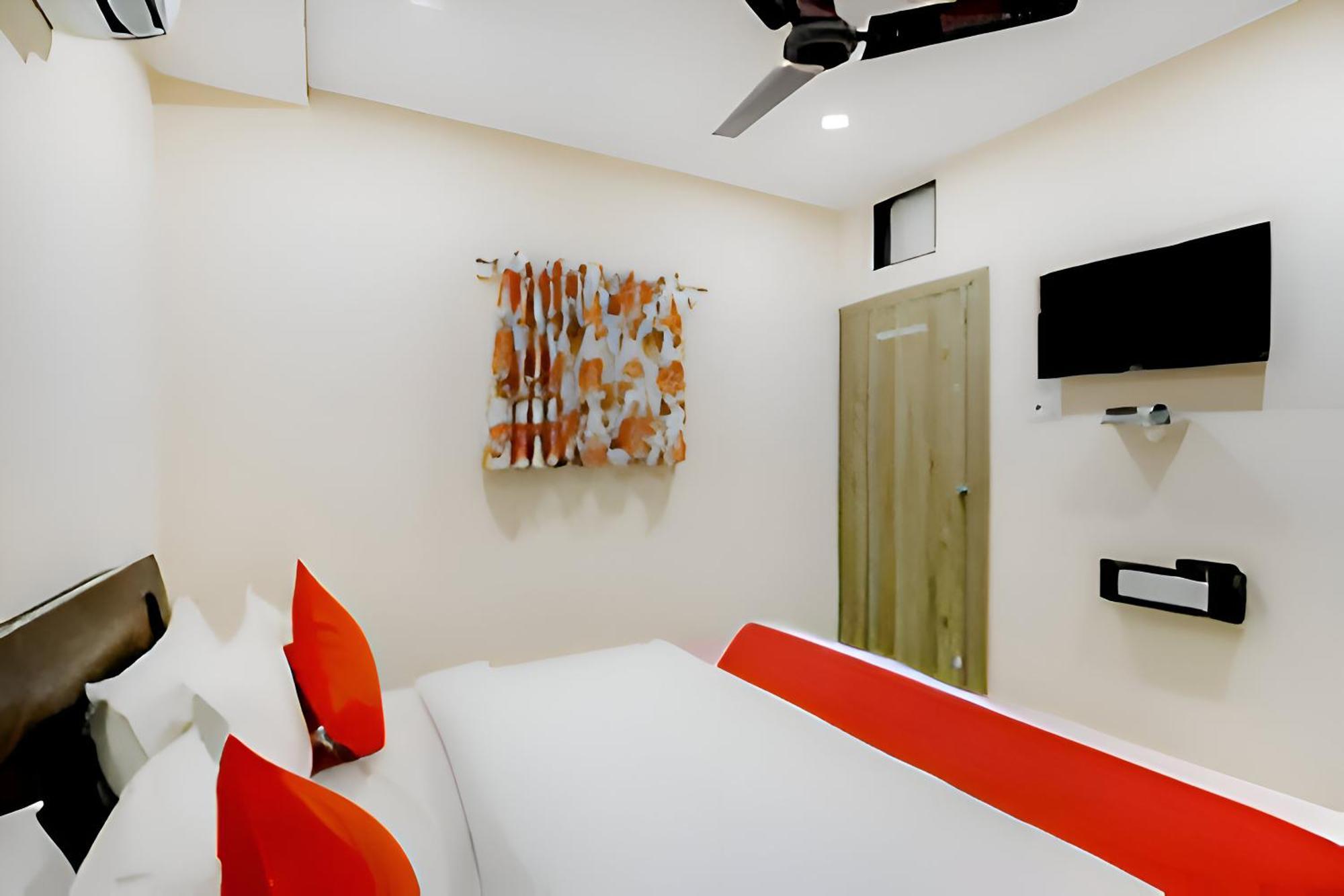 Hotel Blue Leaf Rajkot Εξωτερικό φωτογραφία