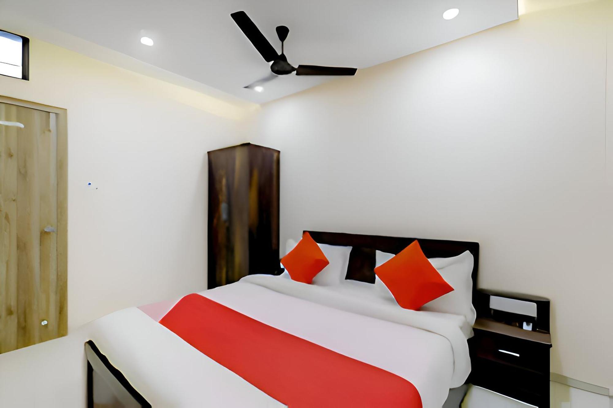 Hotel Blue Leaf Rajkot Εξωτερικό φωτογραφία