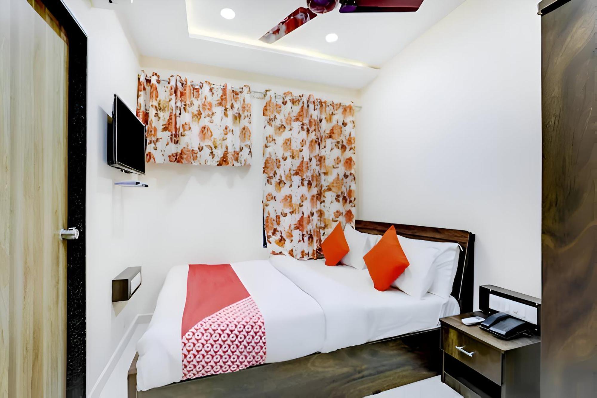 Hotel Blue Leaf Rajkot Εξωτερικό φωτογραφία