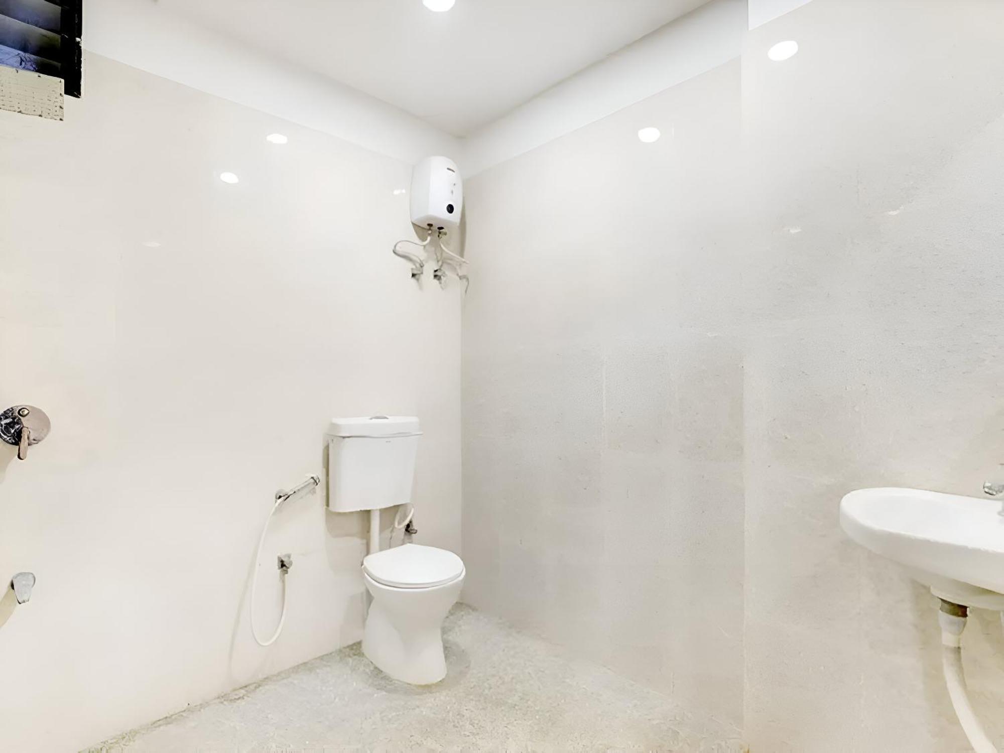 Hotel Blue Leaf Rajkot Εξωτερικό φωτογραφία